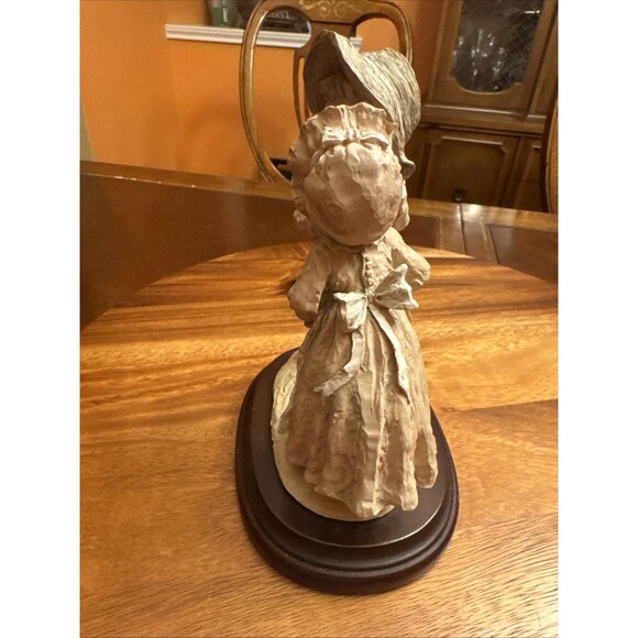 Boy & Girl Kissing Figurine 7 3/4"H x 6"W x6"W Multicolor - Picture 13 of 14